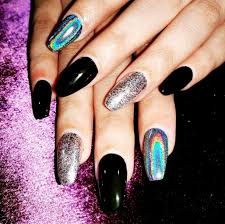 1.1 uñas decoradas en negro con dorado de circuito impreso; Unas Negras Gel Y Acrilicas Tecnicas 2021