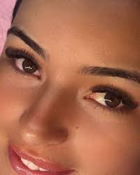 KETHELYN KEITH • LASH DESIGNER • SARAPUÍ