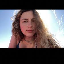 Amber Clowes's Instagram, Twitter & Facebook