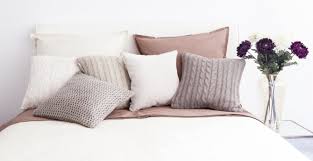 Avere un letto con la testata è molto comodo perché permette, ad esempio, di leggere appoggiando la schiena alla testata invece che al nudo muro. Cuscini Per Cervicale Per La Testata Del Letto Prodotti Opinioni Prezzo Cuscinipercervicale It