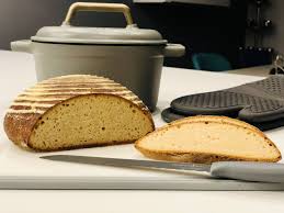 Kleines Karlchen Mischbrot Aus Dinkel Und Roggenmehl Mit Langer Teigfuhrung Gebacken Im Emaillierten Gusseisen Topf Von Pampered Lebensmittel Essen Backen Teig