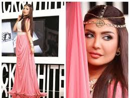 أمل العوضي استلهمي فساتينك كالأميرات Fashion Crown Jewelry Crown