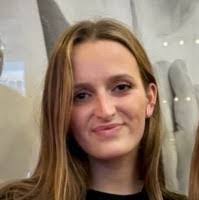 Alice Bender's Instagram, Twitter & Facebook