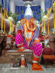 Bada Ganpati Temple, Indore - 🌹😷 जय गणेश 😷🌹 🌹शेंदुर लाल चढ़ायो अच्छा गजमुखको।🌹 दोंदिल लाल बिराजे सुत गौरिहरको।🌹 हाथ लिए गुडलद्दु सांई सुरवरको🌹।महिमा ...