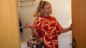 71 views added 5 years ago. Shirin David Zeigt Ihre Wohnung Und Neue Musik 16bars