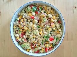 Schneller Quinoa Salat Mit Avocado Mais Tomate Und Feta Rezept Quinoa Salat Rezepte Avocado Salat
