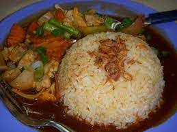 Pembuatan nasi goreng sebenarnya hampir sama yang membedakan tambahan bahan yang digunakan. Resepi Nasi Goreng Paprik Nurfazlinda