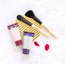 The One Krem Aydinlatici Isik Oyunu Ile Cildinizi Mukemmel Sekilde Aydinlatin Ve Belirginlestirin Ipeksi Dokuya Sahip Aydinlatici Krem Makyaj The One Dogal