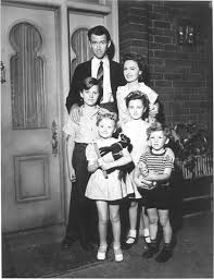 George Mary Pete Janie Tommy And Zu Zu It S A Wonderful Life Its A Wonderful Life Favorite Movies