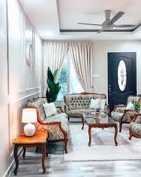 Permaidani dan langsir yang indah dihiasi dengan gaya yang sama dengan perabot juga akan kelihatan asli berbanding latar belakang komposisi ini. Makeover Ruang Tamu Tanpa Perlu Tukar Perabot Jati Lama Dalam Rumah Hias My