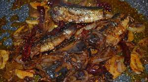 Ikan sardin masak lemak pedas cara mak uteh. Resepi Ikan Sardin Goreng Ringkas Youtube