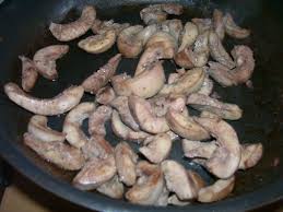 Cuisson du rôti de porc à la cocotte/en mijoté pour réussir la cuisson du rôti de porc à la cocotte/en mijoté, on fait revenir dans un peu d'huile la viande sur chaque face pour la colorer. Rognons De Porc Sauce Porto Le Jardin De Cruik Les Fleurs Les Legumes Les Recettes Qui Suivent Le Reste Et Bien Entendu Cruik