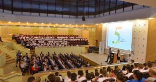 Peste 20.000 de locuri de muncă noi au fost scoase pe piață în doar trei săptămâni lucrătoare, numărul aplicărilor ajungând la 1,2 milioane. ToÅ£i Elevii Care UrmeazÄƒ Cursurile Acestei Scoli Au Locuri De MuncÄƒ Sigure DupÄƒ Absolvire