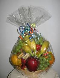 Como Hacer Una Cesta De Frutas Para Regalo La Puedes Combinar Con Galletas De Colores Tipo Ma Cestas De Frutas De Regalo Ancheta De Frutas Arreglos De Frutas