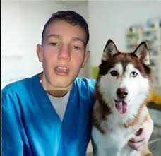 Alex Binns's Instagram, Twitter & Facebook