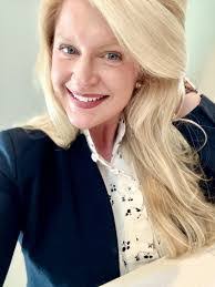 Danielle Petrie's Instagram, Twitter & Facebook