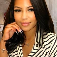 Shavon Holmes's Instagram, Twitter & Facebook