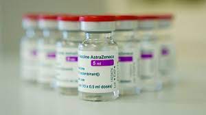 Nach einer erstimpfung mit astrazeneca empfiehlt die impfkommission nun unabhängig vom alter als zweite dosis biontech oder moderna. Stiko Jungere Sollen Keine Zweite Astrazeneca Impfung Bekommen Br24