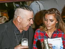 Als tochter von vater andré vetters und mutter simone thomalla erlangte sie im jahr 2021 als schauspielerin. Simone Thomalla Uber Sophias Ex Till Lindemann Finger Weg Von Meiner Tochter