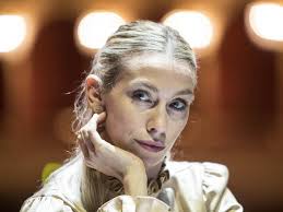Con le lacrime lascio un teatro che mi ha dato tanto, cui devo la mia carriera internazionale, un grande, grandissimo. Abbagnato Tutti Si Assembrano E Noi Danzatori Soffochiamo Con Le Mascherine Corriere It