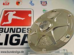 Der start in die saison 2010/11 misslang allerdings deutlich. Meisterschale Auch Fur 2 Liga Dfl Prasentiert Trophae Fussball
