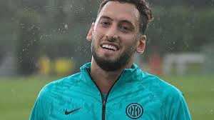 The match is a part of the serie a. Amichevoli Inter Crotone 6 0 Calhanoglu In Grande Spolvero