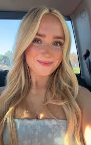 Summer Thomas's Instagram, Twitter & Facebook