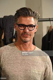 Model Eric Rutherford Backstage At The Todd Snyder Fashion Show During New York Fashion Week Men S Fashion Week Hair Hipster Mens Fashion Older Mens Hairstyles
