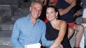 Τα πρώτα πλάνα από την κοινή τους εμφάνιση. Olga Kefalogiannh Minws Matsas Etoimoi Na Sygkatoikhsoyn Zappit