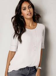 Découvrez les derniers tops de soirée scintillants, les blouses élégantes, les bodies et les caracos chez asos. Tee Shirt Habille Femme T Shirts Chic Sur Witt Fr