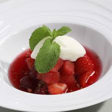 Recette Nage De Fruits Rouges Au Cranberry Et Piment D Espelette Recette Piment Espelette Recette Fruits