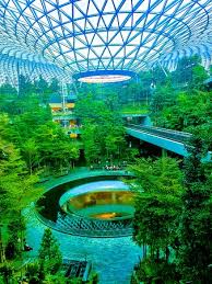 Wsss), is a major civilian airport that serves singapore, and is one of the largest transportation hubs in asia.as one of the world's busiest airports by international passenger and cargo traffic, it is currently rated the world's best airport by skytrax, the first airport in the world to do so for eight consecutive. Singapore Jewel Airport Christopher Ryan Lawrence Foto Van Luchthaven Changi Singapore Tripadvisor
