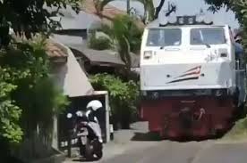 Hobby ini barangkali oleh sebagian besar orang mungkin 'mahal'… tapi bagi kami jika melihat manfaat 'lebih' dari hobi ini, membuat lelah dan penat (ketika membuatnya) terasa nikmat. Bikin Geleng Kepala Saat Emak Emak Parkir Motor Kereta Api Dibikin Enggak Berdaya Simak Videonya Motorplus Online Com