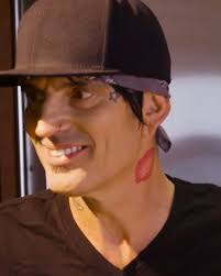 Derek Smalls formerly of the band formerly known as Spinal Tap talks about  being self-taught, if taught. This Is Spinal Tap