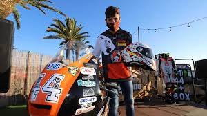 Twitter motogpil giovane spagnolo è caduto durante la gara a 13 giri dal traguardo. El Piloto Onubense Hugo Millan Presenta Su Nueva Imagen Y Su Equipo De Trabajo
