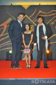 Dihoskan oleh fahrin ahmad, jihan musa & syuk, anugerah skrin 2017 dengan membawa tema 'mencipta fenomena' adalah sebuat platform untuk dengan pencalonan 18 kategori anugerah drama, bukan drama dan filem, rancangan anugerah berprestij ini dilancarkan sempena memberi. Gaya Selebriti Di Karpet Merah Anugerah Skrin 2017