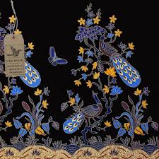 Mulai dari batik madura, batik jawa, batik solo, batik banyuwangi, dan lainnya dengan berbagai motif yang ada seperti motif parang, motif kawung dan juga motif batik bunga. Cek Batik Kain Batik Motif Bunga Burung Merak Dan Kupu Hitam Manis Biru Shopee Indonesia