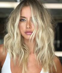 Find your perfect style and create the look that sweep what really matters is your overall appearance, including the shape of your face and the style another staple of classic and elegant hairstyles for medium length hair is slicked back hair. 40 Gorgeous Medium Haircuts For Round Faces Babydoll Couture Glam