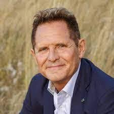 Sharron Willis's Instagram, Twitter & Facebook