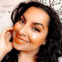 Laura Castellon's Instagram, Twitter & Facebook