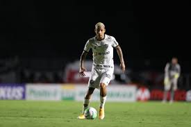 Guilherme antonio arana lopes (born 14 april 1997), known as guilherme arana, is a brazilian professional footballer who plays as a left back for atlético mineiro, on loan from sevilla. Atuacoes Enm Guilherme Arana Faz Pior Partida Com A Camisa Do Atletico E Hyoran Perde Penalti Mas Ainda Se Destacou Positivamente Esporte News Mundo