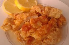 Celup isi ayam dalam tepung bestari yang dibancuh dengan air. Resepi Ayam Goreng Rangup Bersos Lemon