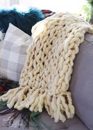 Ohhio.com/shop/blankets/ here's how you knit a medium throw using your arms! How To Make An Arm Knit Blanket With A Fringe Video 12monthsofdiy The Diy Mommy