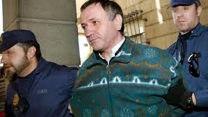 Mari luz vestia una camiseta fucsia con un dibujo a base de círculos brillantes plateados en el que podía leerse la palabra love, falda vaquera, leotardos rosa y botas vaqueras azules. Caso Mari Luz Un Error Judicial Un Pederasta Y Un Asesinato Que Conmovio Al Pais
