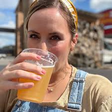 Happy Team Member Tuesday! This week we will be highlighting Danielle🤍  Here's a little about Danielle: I teach Classic and just recently became  certified in Empower! My favorite class to take is