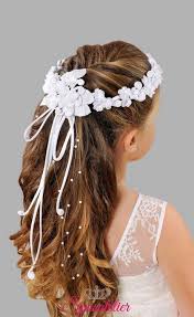 And if you want a really modern style, one with which your daughters look as if they were even something older, nothing like choosing a. Butter Cookies In 2020 First Communion Hairstyles Communion Hairstyles Girl Hair Dos