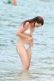 The daughter of pamela, a nurse, and glenn george, a construction worker, melissa initially expressed interest in various forms of dance rather than acting. Melissa George In White Bikini On The Beach In St Barts Famousfix