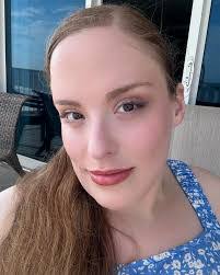 Kelly Cothran's Instagram, Twitter & Facebook