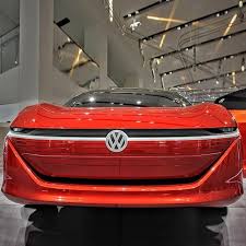 Dieses Sympathische Lacheln Gehort Dem I D Vizzion Von Volkswagen Diese Neue Elektrostudie Kommt Ohne Lenkrad Aus Und Ste Volkswagen Ford Motor Company Autos
