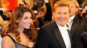 Camp david pullover von dieter bohlen frau. Dieter Bohlen Und Carina Walz Bikini Bombe Poptitan Prasentiert Halbnackte Freundin Voller Stolz News De